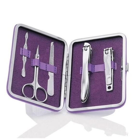 AVON FOOTWORKS TOTAL PEDICURE KIT - PURPLE (BRAND NEW) - Picture 1 of 2